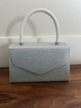 NEW NEVER USED White rhinestone small Handbag with crossbody chain
